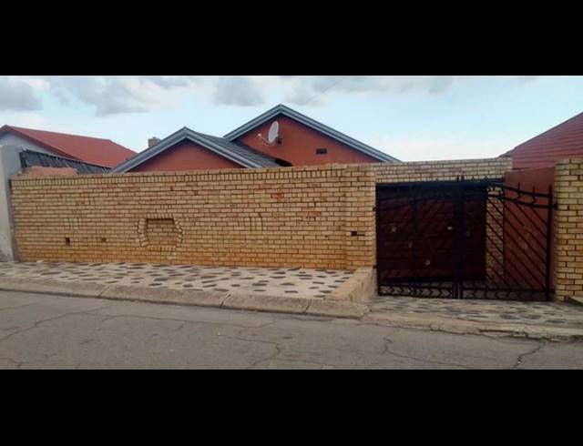 3 BEDROOM HOUSE FOR SALE IN MEADOWLANDS